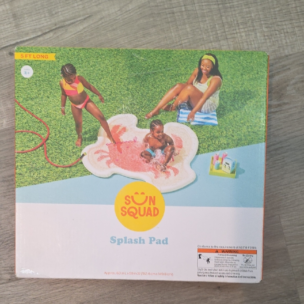 Sun Squad Crab Splash Pad kids